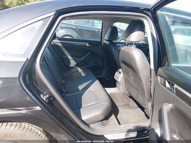 2017 Volkswagen Passat 1.8t R-line მანქანა იყიდება აუქციონზე, vin: 1VWDT7A39HC045584, აუქციონის ნომერი: 45885758