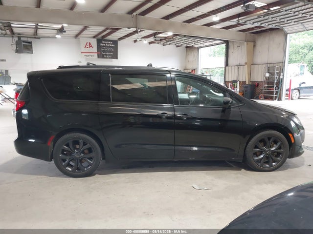 Продаж на аукціоні авто 2018 Chrysler Pacifica Touring L, vin: 2C4RC1BG8JR350787, номер лоту: 45885895