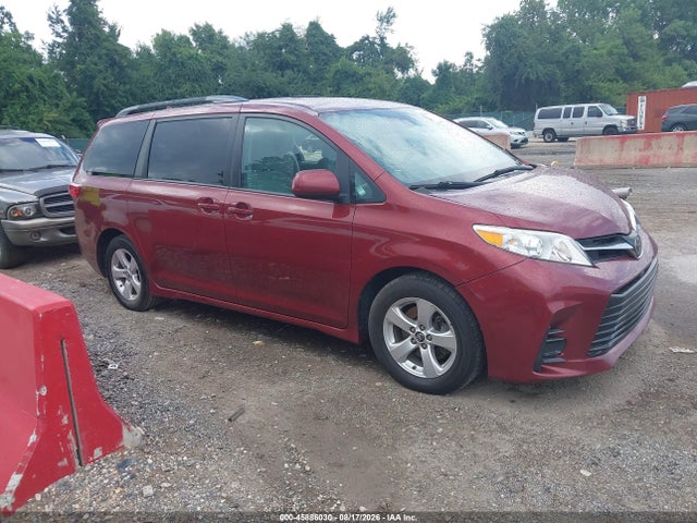 45886030 :رقم المزاد ، 5TDKZ3DC5JS904669 vin ، 2018 Toyota Sienna Le 8 Passenger مزاد بيع