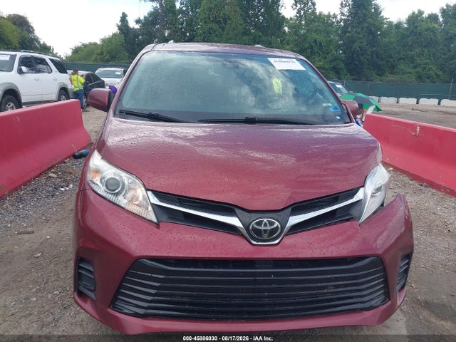 45886030 :رقم المزاد ، 5TDKZ3DC5JS904669 vin ، 2018 Toyota Sienna Le 8 Passenger مزاد بيع