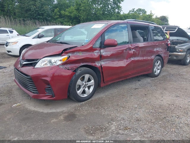 45886030 :رقم المزاد ، 5TDKZ3DC5JS904669 vin ، 2018 Toyota Sienna Le 8 Passenger مزاد بيع