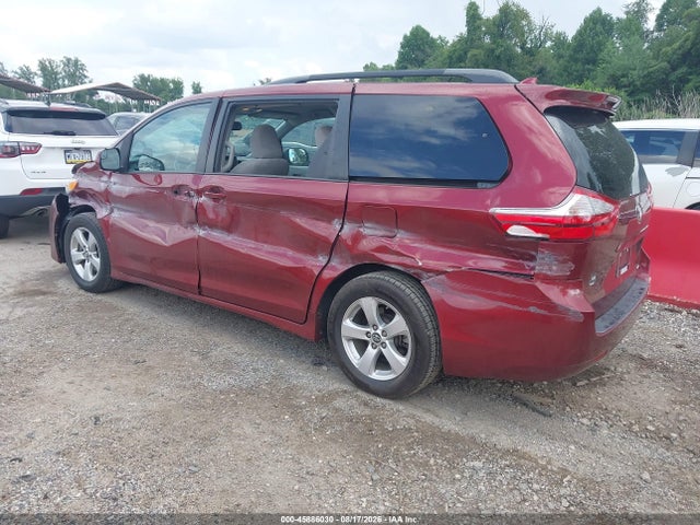 45886030 :رقم المزاد ، 5TDKZ3DC5JS904669 vin ، 2018 Toyota Sienna Le 8 Passenger مزاد بيع
