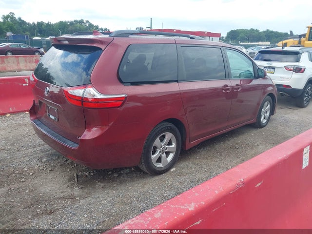 45886030 :رقم المزاد ، 5TDKZ3DC5JS904669 vin ، 2018 Toyota Sienna Le 8 Passenger مزاد بيع