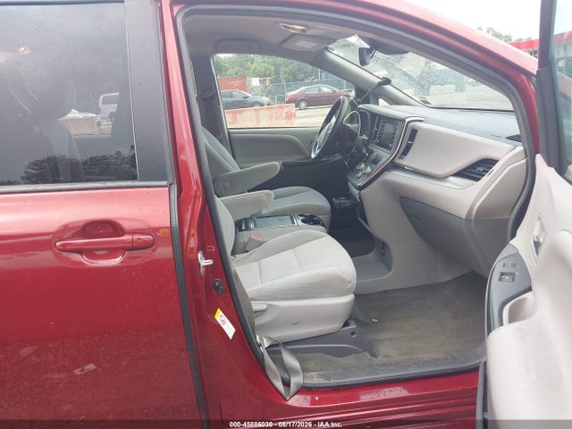 45886030 :رقم المزاد ، 5TDKZ3DC5JS904669 vin ، 2018 Toyota Sienna Le 8 Passenger مزاد بيع