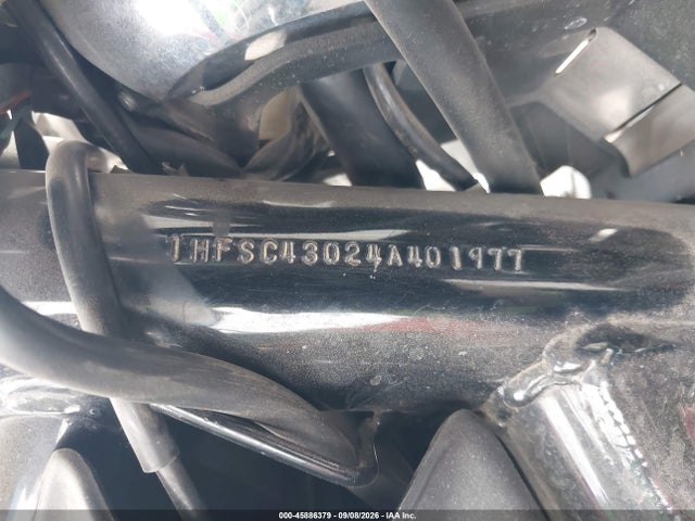 45886379 :رقم المزاد ، 1HFSC43024A401977 vin ، 2004 Honda Vt1100 C2 مزاد بيع