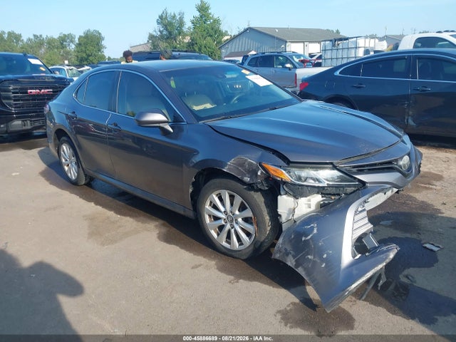 2018 Toyota Camry Le მანქანა იყიდება აუქციონზე, vin: 4T1B11HKXJU511299, აუქციონის ნომერი: 45886689