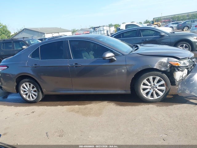 2018 Toyota Camry Le მანქანა იყიდება აუქციონზე, vin: 4T1B11HKXJU511299, აუქციონის ნომერი: 45886689