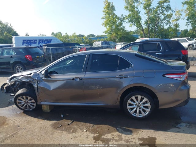 2018 Toyota Camry Le მანქანა იყიდება აუქციონზე, vin: 4T1B11HKXJU511299, აუქციონის ნომერი: 45886689