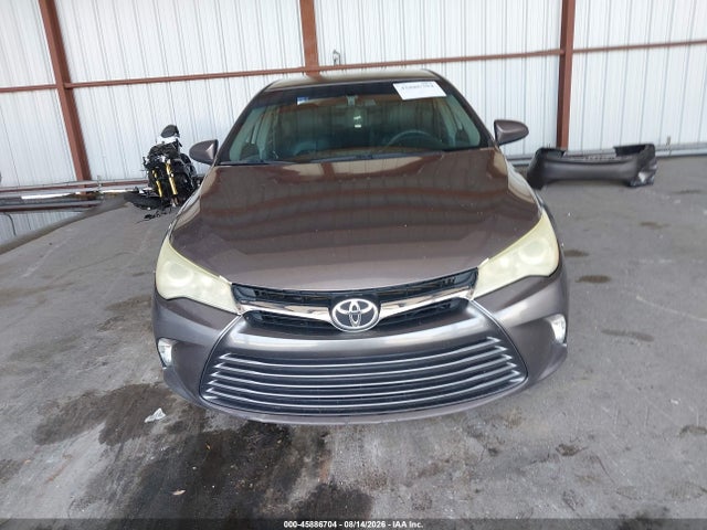 2015 Toyota Camry Le მანქანა იყიდება აუქციონზე, vin: 4T1BF1FK5FU042361, აუქციონის ნომერი: 45886704