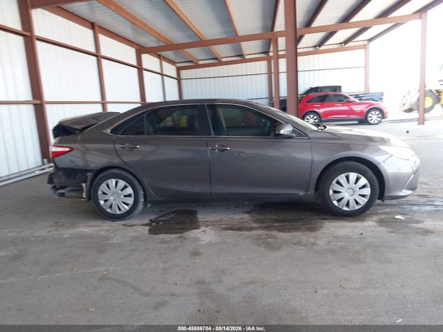 2015 Toyota Camry Le მანქანა იყიდება აუქციონზე, vin: 4T1BF1FK5FU042361, აუქციონის ნომერი: 45886704