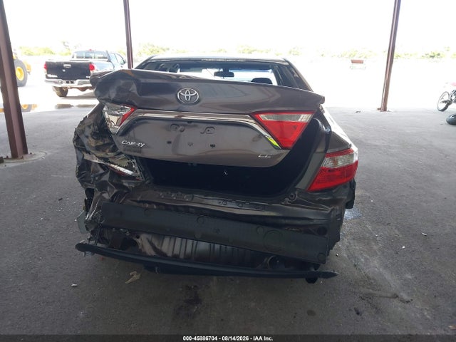 2015 Toyota Camry Le მანქანა იყიდება აუქციონზე, vin: 4T1BF1FK5FU042361, აუქციონის ნომერი: 45886704