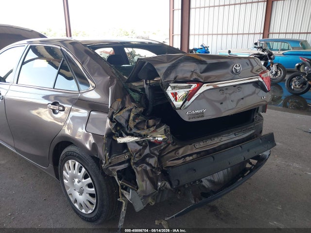 2015 Toyota Camry Le მანქანა იყიდება აუქციონზე, vin: 4T1BF1FK5FU042361, აუქციონის ნომერი: 45886704