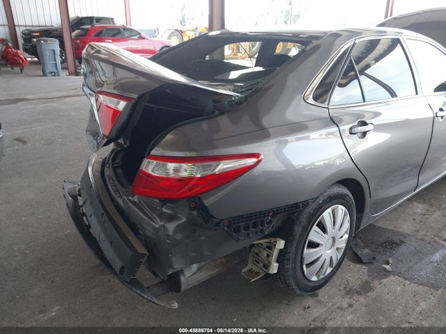 2015 Toyota Camry Le მანქანა იყიდება აუქციონზე, vin: 4T1BF1FK5FU042361, აუქციონის ნომერი: 45886704