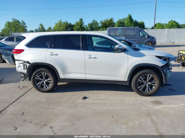 Toyota Highlander Le 2019 5TDZARFH1KS049309 Image 13