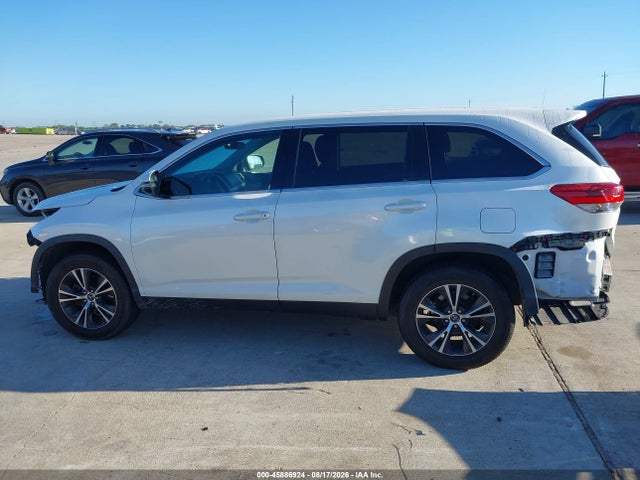 Toyota Highlander Le 2019 5TDZARFH1KS049309 Image 14