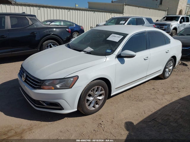 2017 Volkswagen Passat 1.8t S მანქანა იყიდება აუქციონზე, vin: 1VWAT7A35HC063504, აუქციონის ნომერი: 45887205