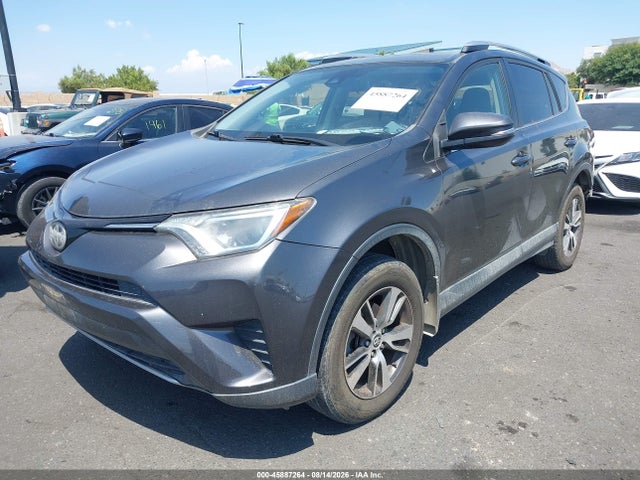 Toyota Rav4 Xle 2018 JTMWFREV4JJ739644 Image 2