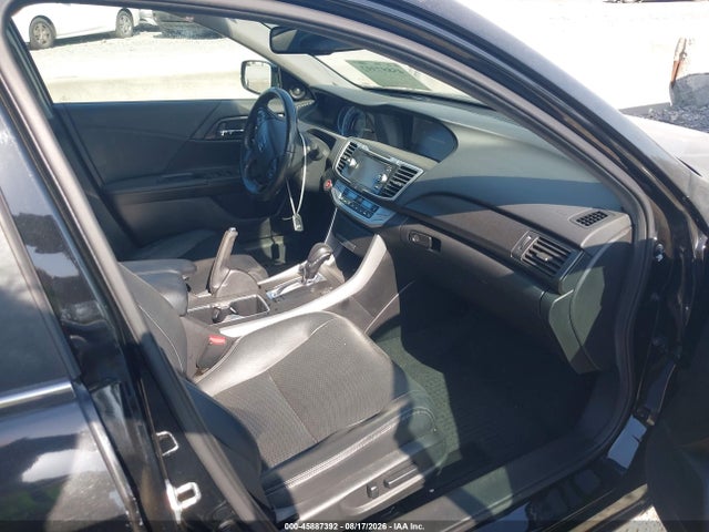 45887392 :رقم المزاد ، 1HGCR2F8XFA199896 vin ، 2015 Honda Accord Ex-l مزاد بيع