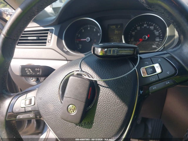 45887593 :رقم المزاد ، 3VWD17AJ1FM230552 vin ، 2015 Volkswagen Jetta 1.8t Se مزاد بيع