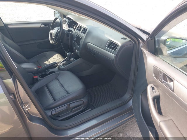 45887593 :رقم المزاد ، 3VWD17AJ1FM230552 vin ، 2015 Volkswagen Jetta 1.8t Se مزاد بيع