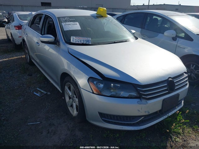Volkswagen Passat 2.5l Se 2014 1VWBP7A35EC007423 main image