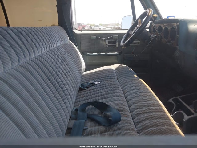 45887865 :رقم المزاد ، 1GKER16K3KF516917 vin ، 1989 Gmc Suburban R15 Conventional مزاد بيع
