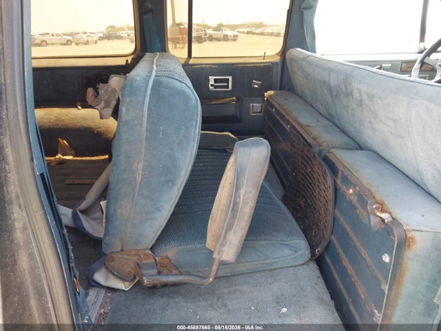 45887865 :رقم المزاد ، 1GKER16K3KF516917 vin ، 1989 Gmc Suburban R15 Conventional مزاد بيع