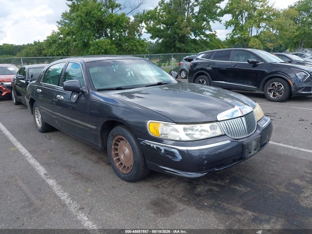 45887887 :رقم المزاد ، 1LNFM81W3WY712010 vin ، 1998 Lincoln Town Car Executive مزاد بيع
