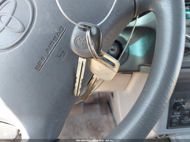 Продажа на аукционе авто 2000 Toyota Sienna Le, vin: 4T3ZF13C5YU240234, номер лота: 45887923