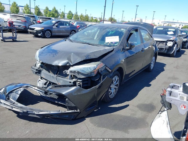 Toyota COROLLA LE 2018 5YFBURHE7JP786730 Image 2