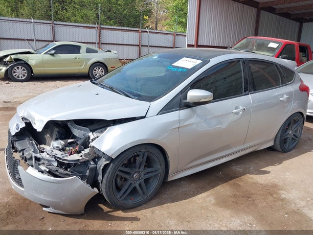 45888310 :رقم المزاد ، 1FADP3L99DL352318 vin ، 2013 Ford Focus St مزاد بيع