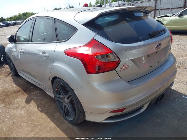 45888310 :رقم المزاد ، 1FADP3L99DL352318 vin ، 2013 Ford Focus St مزاد بيع
