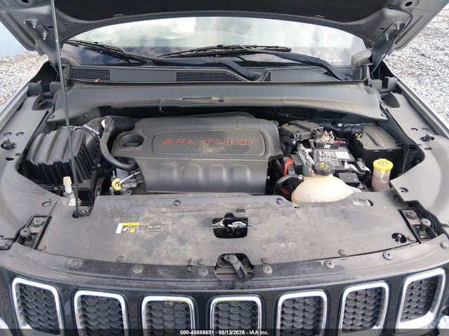 3C4NJCBBXJT165724 Jeep Compass Latitude Fwd