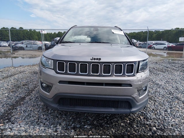 3C4NJCBBXJT165724 Jeep Compass Latitude Fwd