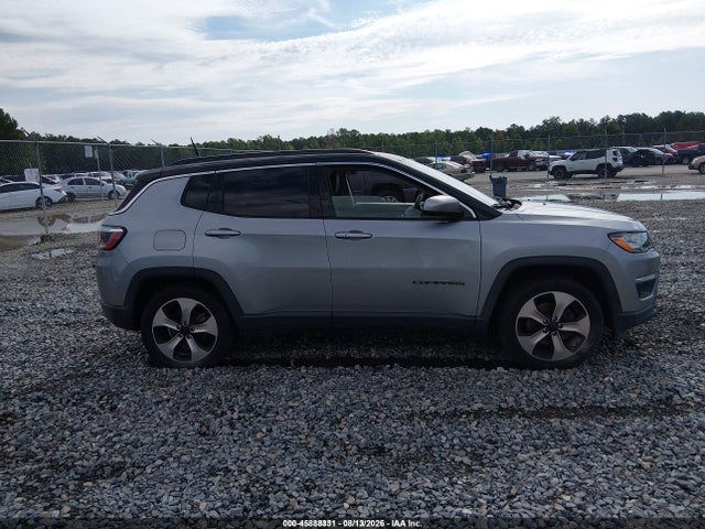 3C4NJCBBXJT165724 Jeep Compass Latitude Fwd