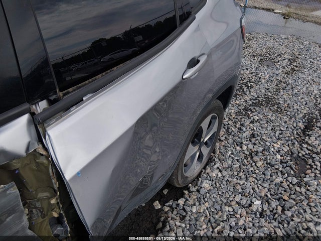 3C4NJCBBXJT165724 Jeep Compass Latitude Fwd