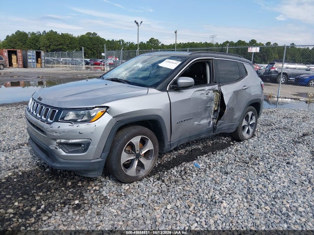 3C4NJCBBXJT165724 Jeep Compass Latitude Fwd
