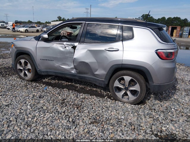 3C4NJCBBXJT165724 Jeep Compass Latitude Fwd