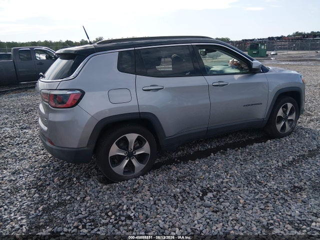 3C4NJCBBXJT165724 Jeep Compass Latitude Fwd