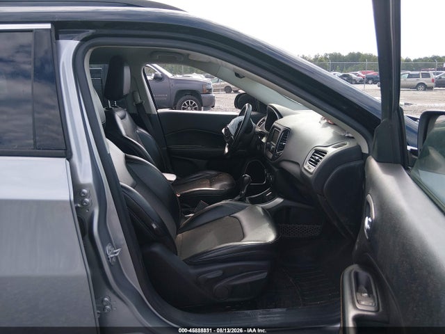 3C4NJCBBXJT165724 Jeep Compass Latitude Fwd