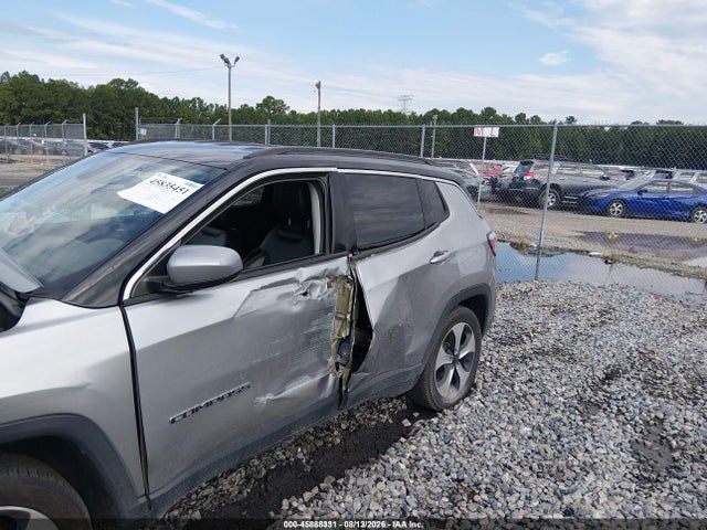 3C4NJCBBXJT165724 Jeep Compass Latitude Fwd