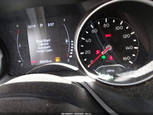 3C4NJCBBXJT165724 Jeep Compass Latitude Fwd