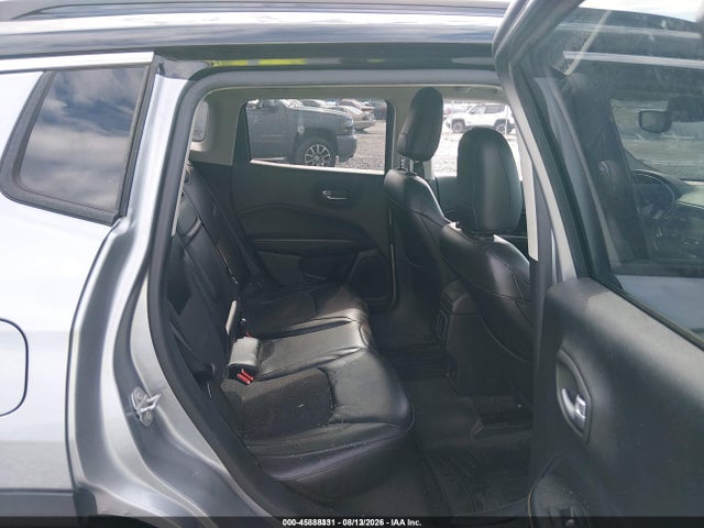 3C4NJCBBXJT165724 Jeep Compass Latitude Fwd