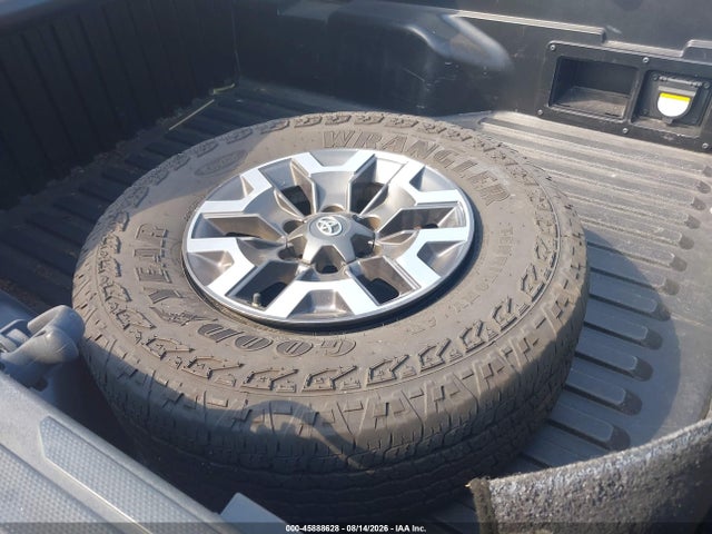 3TMCZ5AN6JM181064 Toyota Tacoma Trd Off Road