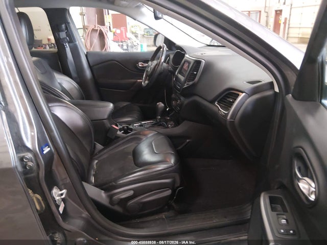 1C4PJMLXXKD118063 Jeep Cherokee Latitude Plus 4x4