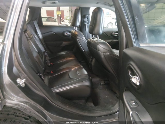 1C4PJMLXXKD118063 Jeep Cherokee Latitude Plus 4x4