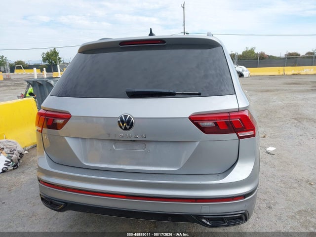 3VVCB7AX6NM099716 Volkswagen Tiguan 2.0t Se R-line Black