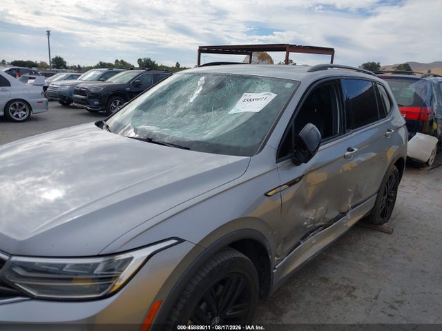 3VVCB7AX6NM099716 Volkswagen Tiguan 2.0t Se R-line Black