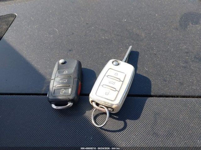 2002 Volkswagen New Beetle Gls მანქანა იყიდება აუქციონზე, vin: 3VWCB21C62M445920, აუქციონის ნომერი: 45889218