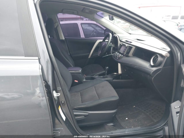 JTMZFREVXFD055426 Toyota RAV4 LE